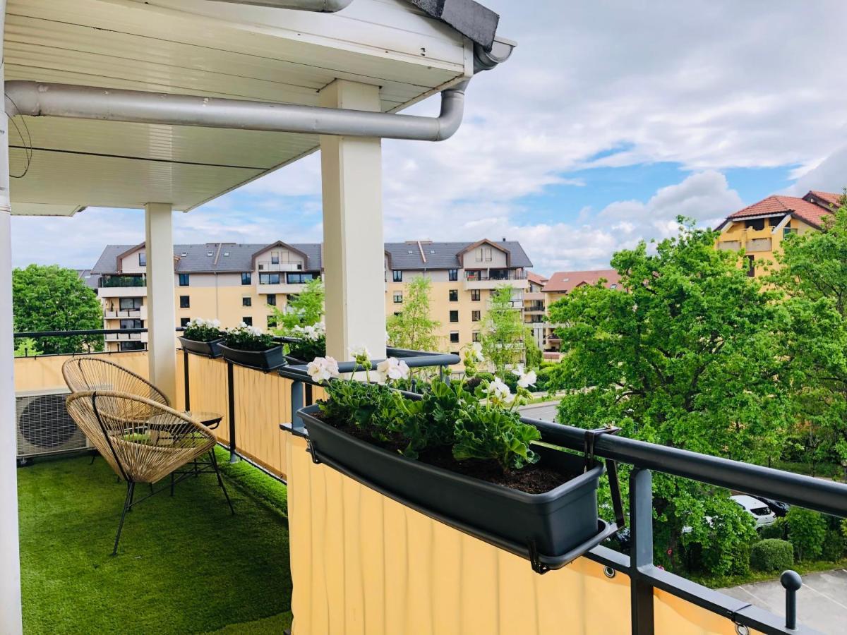 Cosy Apartement Near Geneva Saint-Julien-en-Genevois Exterior foto